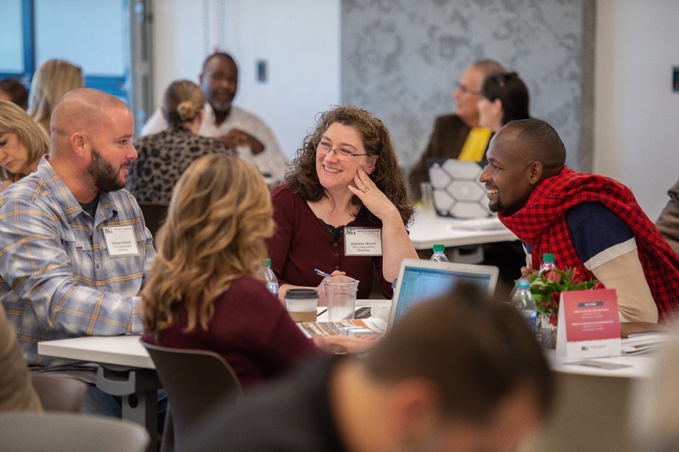 Nonprofit leaders in conversation around a table during a Mi Gulf Coast training